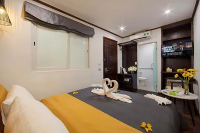 Day Use (3 Hours) - Deluxe Double Room — MayFlower Hotel- Central Old Quarter
